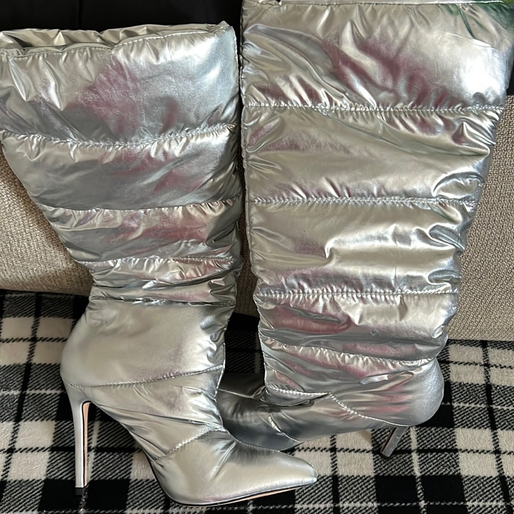 Hello Everyone, Nice Item size 7 Nice material and slip resistance soles